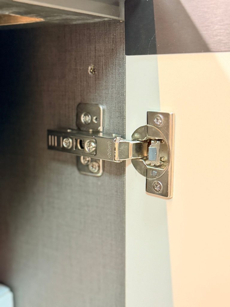 Blum緩衝五金門鉸